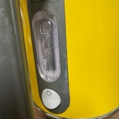 DeLonghi電気ケトル 0.75L 蓋開けるボタン取れてます 沸騰は可の画像