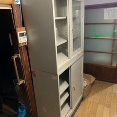 鍵付きスチールキャビネット