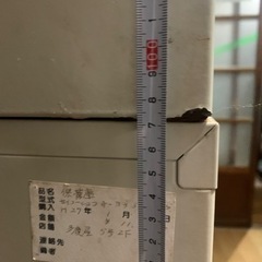 鍵付きスチールキャビネットの画像