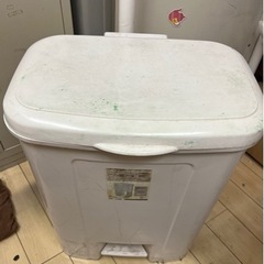 中古品ゴミ箱