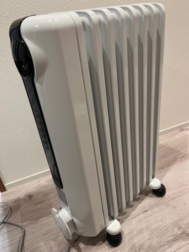 (値下げ)美品デロンギ オイルヒーター JRE0812(定価3.9万円)