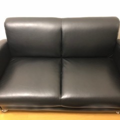 二人掛けソファー🛋️ ニトリ　人気ブラック色の画像