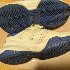子供用テニスシューズ17cm adidas の画像