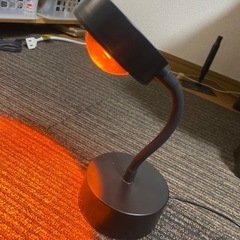 オレンジ？赤？のちょっと変わった卓上ライト交渉中