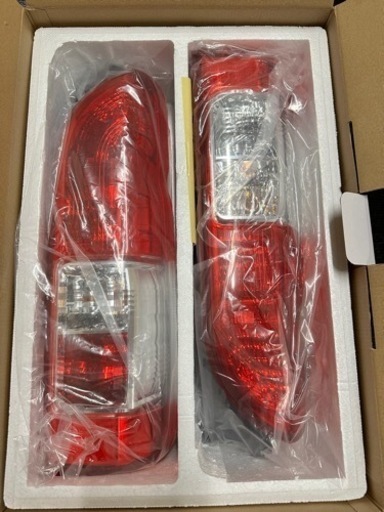 お買い上げありがとうございました！！ハイエース テールランプ