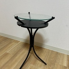 小さいテーブルの画像