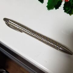 週末限定大量大処分。超目玉商品。週末まで限定。35000円→12000円→10000円。破格値。手に入れる事が困難な極稀少レア。ポルシェデザインボールペンP'3110。14金ステンレスのコンビ。の画像