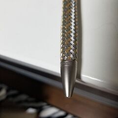 週末限定大量大処分。超目玉商品。週末まで限定。35000円→12000円→10000円。破格値。手に入れる事が困難な極稀少レア。ポルシェデザインボールペンP'3110。14金ステンレスのコンビ。の画像