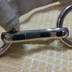 ◆【中古】《ＣＯＡＣＨ ＊ 皮革製・２WAY BAG》〔追加画像有り〕　  ●お色 / ライトグレー。●大きさ/縦:２９cm × 横:３５cm × マチ(底):６cm。の画像