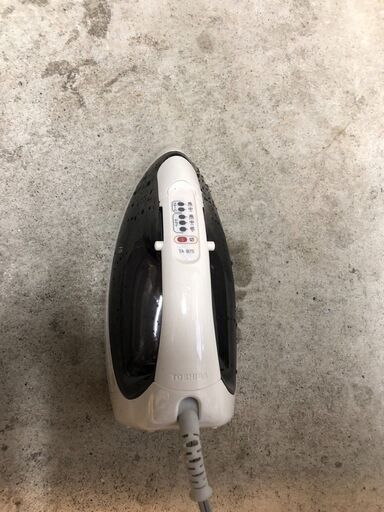 ☆中古￥2,500！TOSHIBA　スチールアイロン　家電　2023年製　TA-B75型　【BB061】