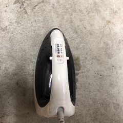 ☆中古￥2,500！TOSHIBA　スチールアイロン　家電　20...