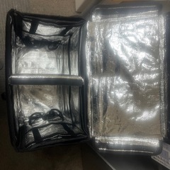 Uber eatsの配達用バックの画像