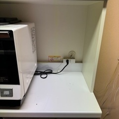 キッチンボード　食器棚の画像