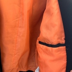 Forever 21 メンズ　フード付きブラックダウンの画像