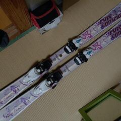 子供用板とブーツの画像