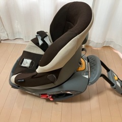 エールべべ　クルットプレミアム　チャイルドシートの画像