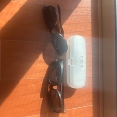 買い取って募集 中古のサングラスですよ。プラスチック製