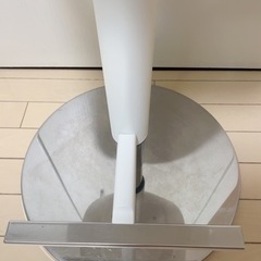 【中古美品】IKEA ヤニンゲ 昇降式カウンターチェアの画像