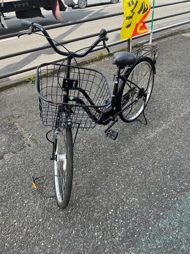 リサイクルショップどりーむ天保山店　No1031　自転車　ママチャリ　黒色　26インチ　カゴ付き　ベル付き　LEDオートライト付き　