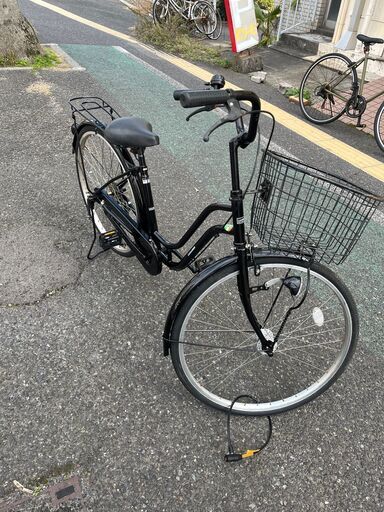 リサイクルショップどりーむ天保山店　No1031　自転車　ママチャリ　黒色　26インチ　カゴ付き　ベル付き　LEDオートライト付き　
