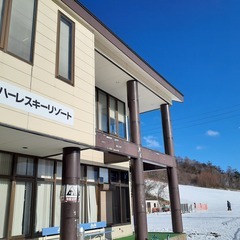 【スキーリゾートの総務スタッフ／学歴不問】月給25万円～／育児休暇取得推進中！／家族・友人にも割引制度あり_250の画像