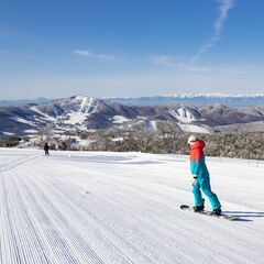 【スキーリゾートの総務スタッフ／学歴不問】月給25万円～／育児休暇取得推進中！／家族・友人にも割引制度あり_250の画像