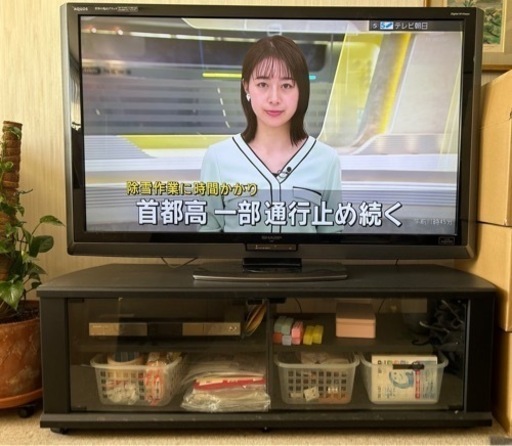 液晶カラーテレビ52インチとBlu-rayレコーダー(テレビ台付)