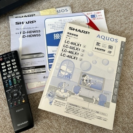 液晶カラーテレビ52インチとBlu-rayレコーダー(テレビ台付)