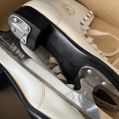 フィギアスケート靴22.5の画像