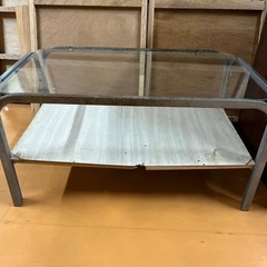 ガラス製テーブル