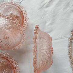 ピンクガラス器セット　デザート　フルーツの画像