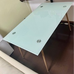 ダイニングテーブル　ガラス天板