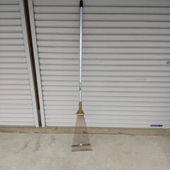 〘受け渡し決定しました〙《格安》熊手レーキの画像