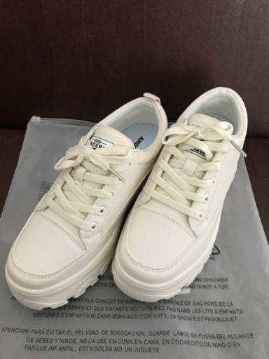 【決まりました】☆ANDERIS   厚底スニーカー　ホワイト　23.5㌢