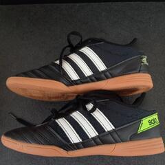 adidas　フットサルシューの画像