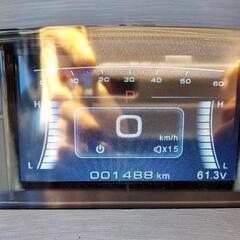 超小型電気自動車e-moの画像