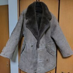 厚手　リアルムートン羊皮レザー製　ボア入り　コート