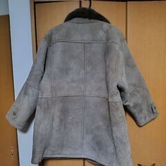 厚手　リアルムートン羊皮レザー製　ボア入り　コートの画像