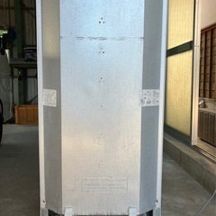 中古冷蔵庫差し上げます。車庫で使用していたので多少のサビがあります。の画像