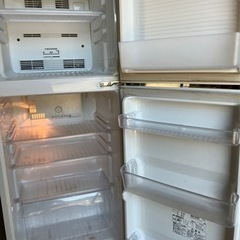 中古冷蔵庫差し上げます。車庫で使用していたので多少のサビがあります。の画像