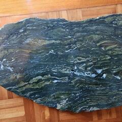 平たい石　石の置物　大型の岩　横65cm縦41cm　重さ23kgの画像