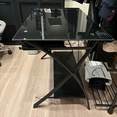 オフィスデスクの画像