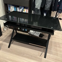 オフィスデスクの画像