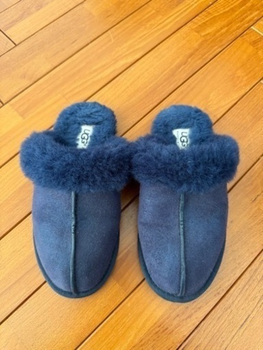 UGG ムートンサンダル／スリッパ