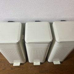 ゴミ箱　白　ホワイト　30L ペダル開閉式　ふた付きの画像