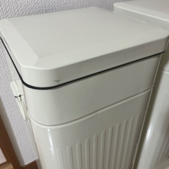 ゴミ箱　白　ホワイト　30L ペダル開閉式　ふた付きの画像