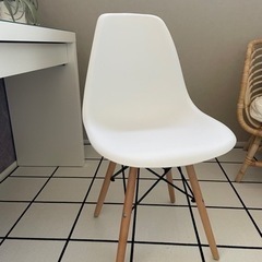 イームズチェア　白　3脚あります