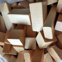 木の玩具　積み木などの画像