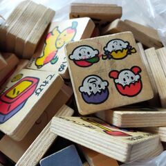 木の玩具　積み木などの画像