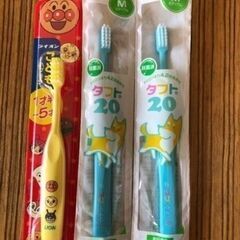 お子様用品　哺乳瓶・ペットボトルカバー　+歯ブラシセット アンパンマンの画像